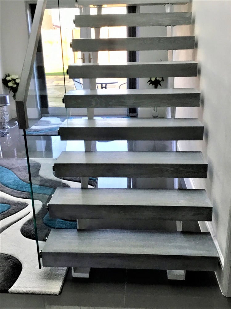 inboard string staircase